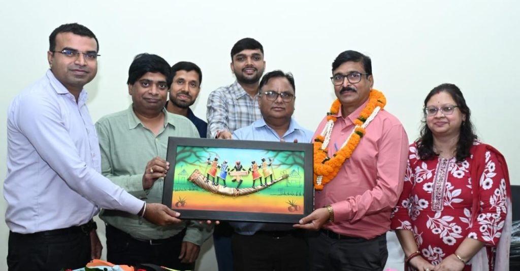 जनसंपर्क विभाग के उपसंचालक श्री आनंद प्रकाश सोलंकी को सेवानिवृत्ति पर दी गई गरिमामय विदाई