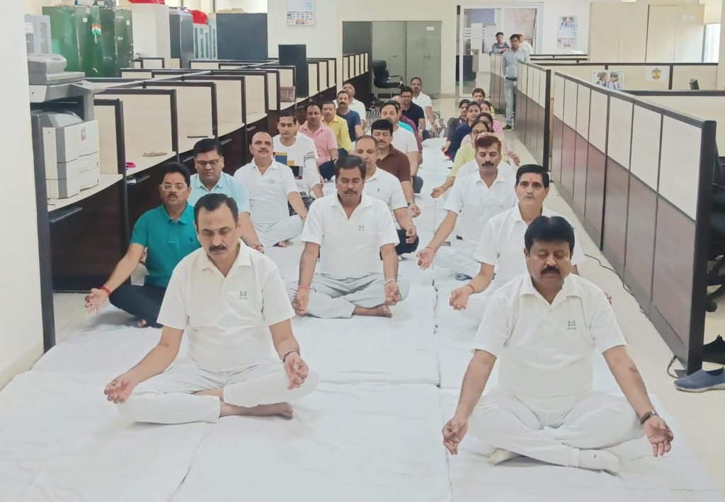 “एक पृथ्वी, एक स्वास्थ्य” की थीम पर नागरिक आपूर्ति निगम ने मनाया योग दिवस