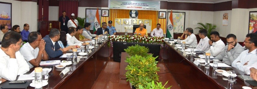 केवल रिर्पोर्ट पर निर्भर न रहें, योजनाओें का क्रियान्वयन भी देखें : राज्यपाल