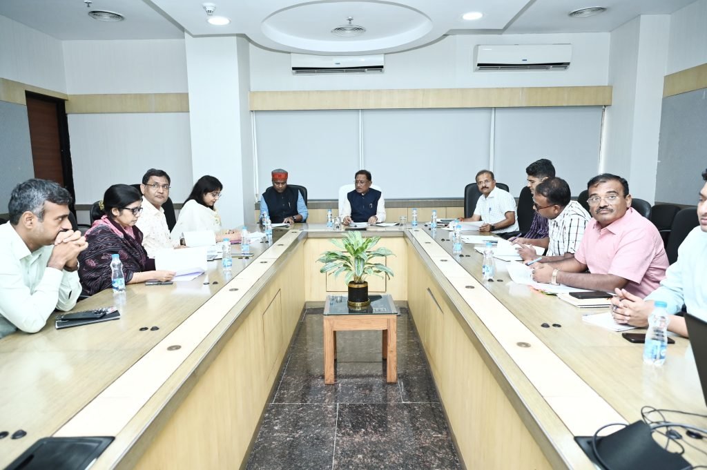 हिंसक वन्यप्राणियों द्वारा जनहानि, फसल हानि के प्रकरणों का संवेदनशीलता से करें निराकरण : मुख्यमंत्री श्री विष्णु देव साय