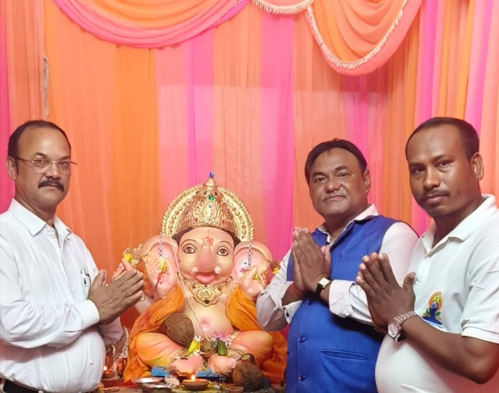 नवा रायपुर इंद्रावती भवन, बस स्टॉप में भगवान श्री गणेश स्थापना।