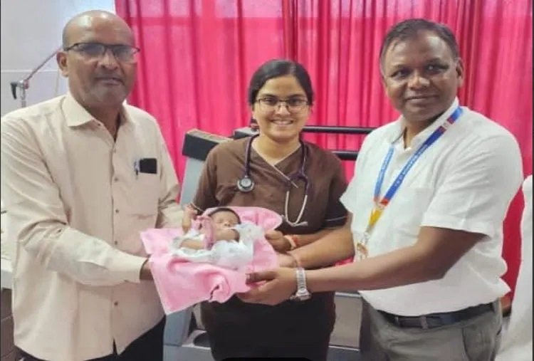 मां ने नवजात को अस्पताल में छोड़ा, 26 दिन बाद चाइल्ड लाइन को सौंपा गया शिशु
