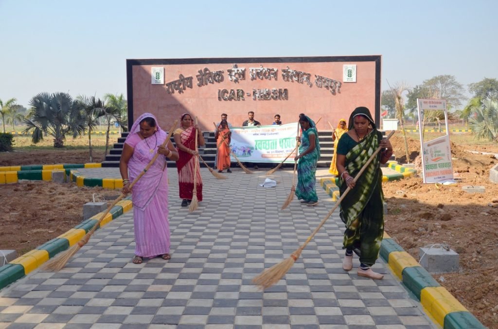 रायपुर, छत्तीसगढ़ में स्वच्छता पखवाड़ा 2025 के तहत व्यापक गतिविधियाँ आयोजित-अधिकारियों एवं कर्मचारियों की सक्रिय सहभागिता