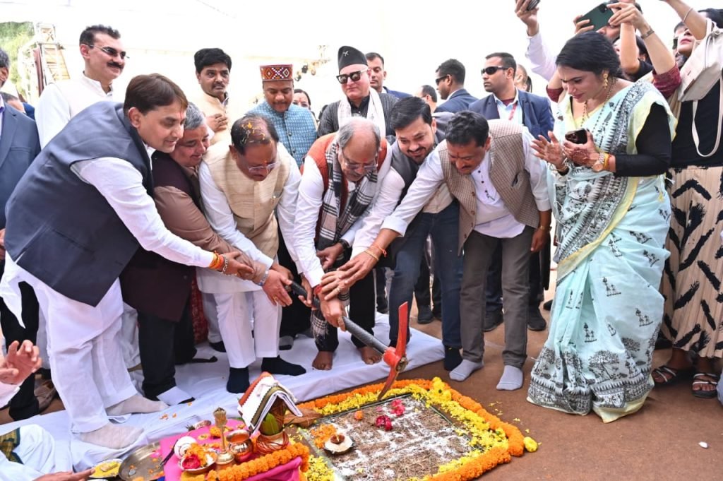 मुख्यमंत्री श्री साय ने चित्रोत्पला फिल्म सिटी एवं ट्राइबल एंड कल्चरल कन्वेंशन सेंटर का किया भूमि पूजन