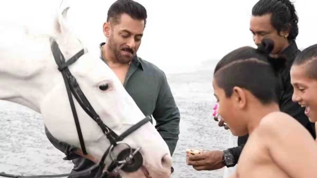 ‘बैटल ऑफ गलवान’ का रोमांटिक गाना ‘मैं हूं’ में दिखने वाला सफेद घोड़ा सलमान खान का अपना…