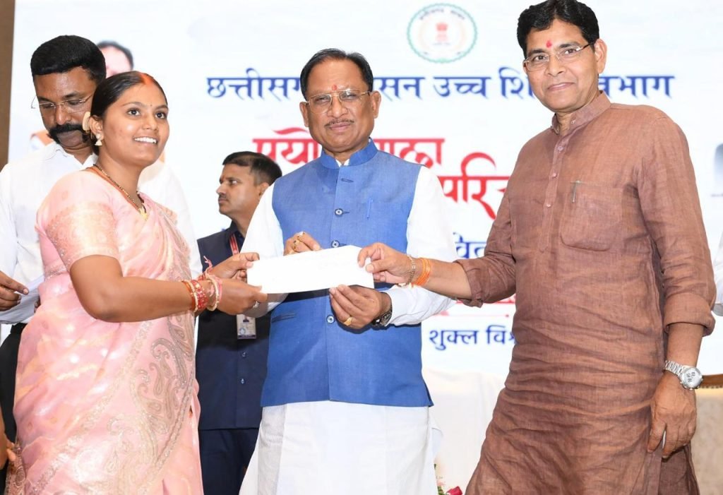 युवाओं के उज्ज्वल भविष्य के लिए सरकार पूर्णतः प्रतिबद्ध : मुख्यमंत्री श्री विष्णु देव साय