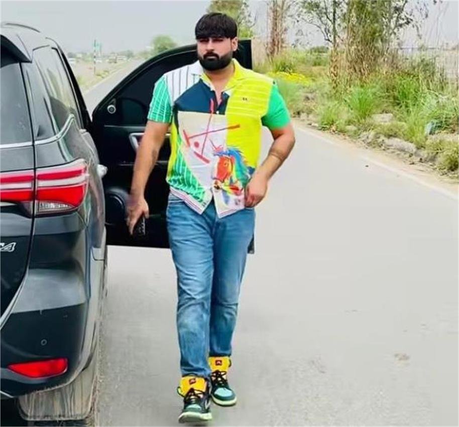 स्कॉर्पियो गाड़ी में सवार होकर आए हमलावरों ने फाइनेंसर की गोली मारकर हत्या कर दी