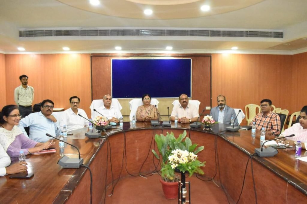 कृषि महाविद्यालय, रायपुर में उज़्बेकिस्तान यात्रा पर आधारित अंतरराष्ट्रीय अवसरों हेतु संगोष्ठी आयोजित