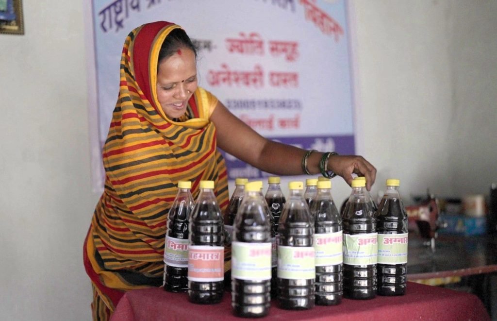 आत्मनिर्भरता की मिसाल: औराटोला बना बालोद का पहला लखपति दीदी ग्राम