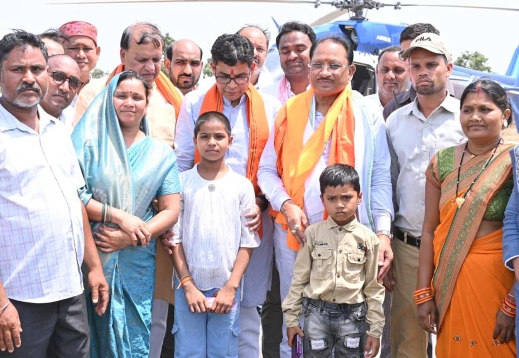 सुशासन तिहार में भावुक पल: मुख्यमंत्री से मिलकर बच्चों और अभिभावकों की आंखों में छलकी खुशी