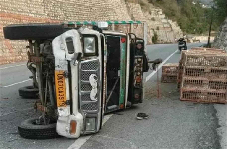मॉर्निंग वॉक कर रहे सरकारी अधिकारी को पिकअप वाहन ने कुचला; मौत