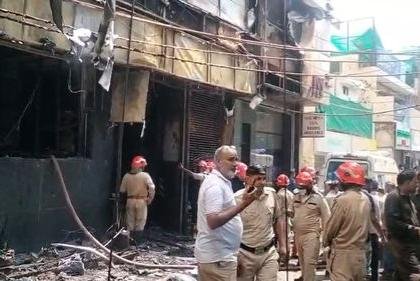 दिल्ली के मालवीय नगर में लगी भीषण आग, 10 लोगों की मौत, 25 से ज्यादा झुलसे
