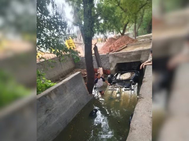 अमेरिका में पढ़ाई कर रहे 20 वर्षीय आर्मी अफसर के बेटे की दिल्ली में दर्दनाक सड़क हादसे में मौत नाले में गिरी कार…