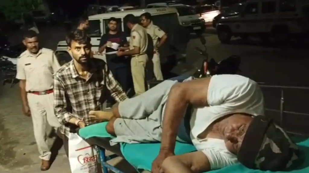 71 साल का बुजुर्ग घर में बना रहा था अवैध हथियार,पुलिस ने गिरफ्तारी से पहले करवाया उपचार…