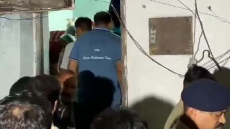 एक ही परिवार के 5 लोगों की मौत, कारोबारी ने पत्नी एवं 3 बच्चों को जहर देने के बाद लगाया फंदा