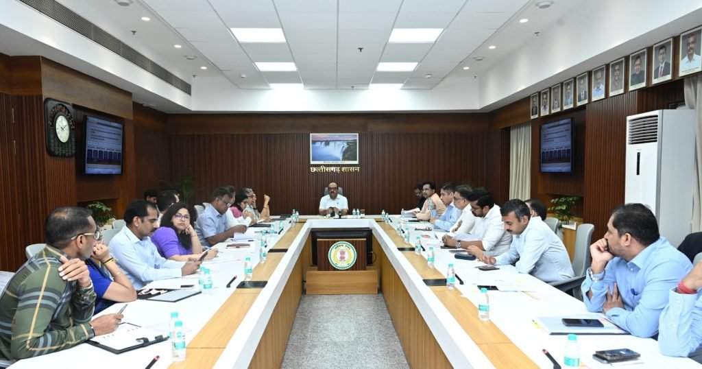मुख्य सचिव श्री विकासशील ने सचिवों की ली उच्च स्तरीय बैठक,योजनाओं के क्रियान्वयन की समीक्षा की…