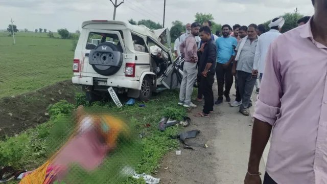 सीहोर में ट्रक-बोलेरो की टक्कर में 5 की मौत, 4 गंभीर घायल