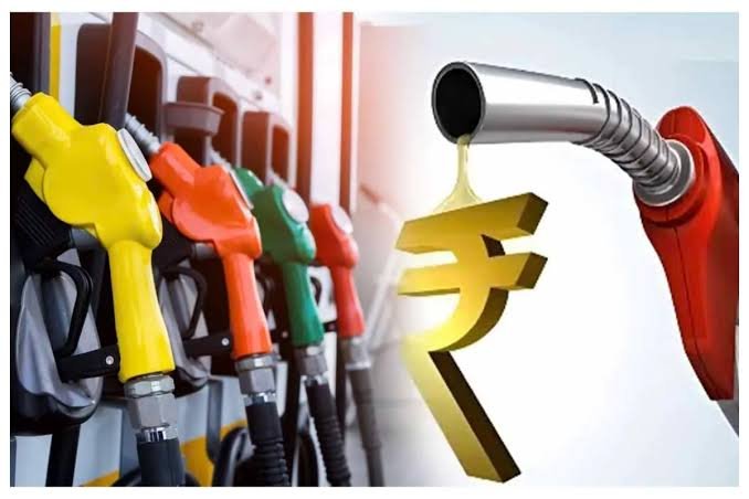 पेट्रोल 35 पैसे सस्ता, डीजल 5 रुपए 71 पैसे महंगा, सरकार का फैसला, नया रेट