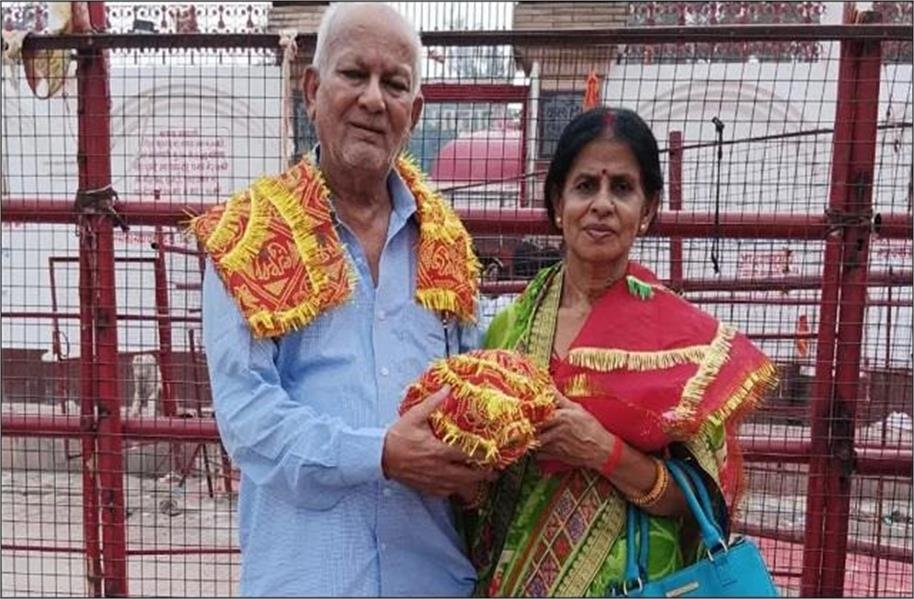 अपराधियों ने रिटायर्ड बैंककर्मी और पत्नी की घर में घुसकर बेरहमी से की हत्या, इलाके में सनसनी