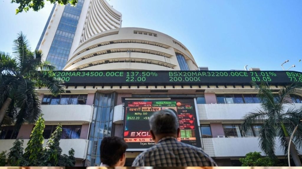 HDFC Bank, Axis Bank और Bajaj Auto समेत इन शेयरों में आज देखी जा रही तेजी, जानिए मार्केट कैप