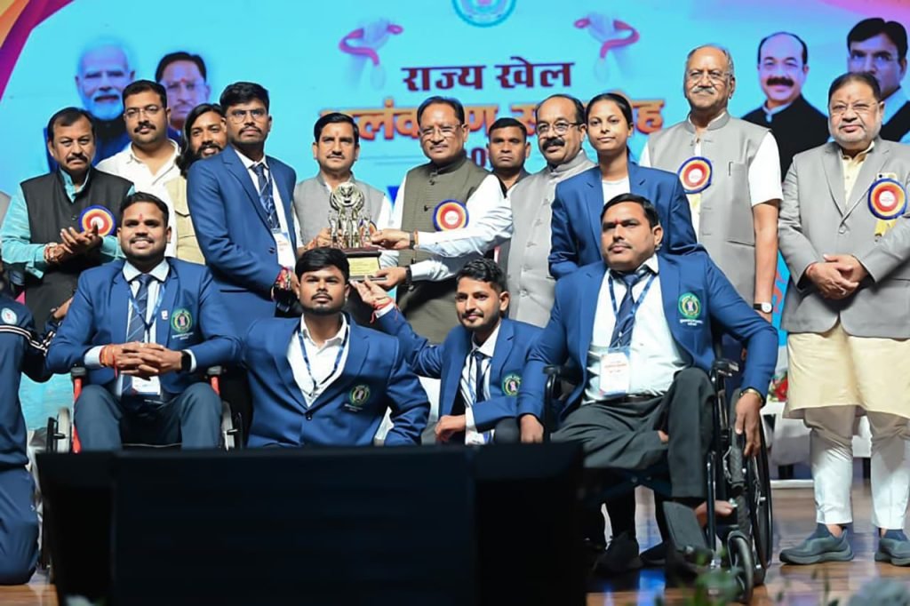 राष्ट्रीय खेल दिवस पर मुख्यमंत्री श्री विष्णु देव साय ने 126 खिलाड़ियों एवं प्रशिक्षकों को प्रदान किए राज्य खेल अलंकरण