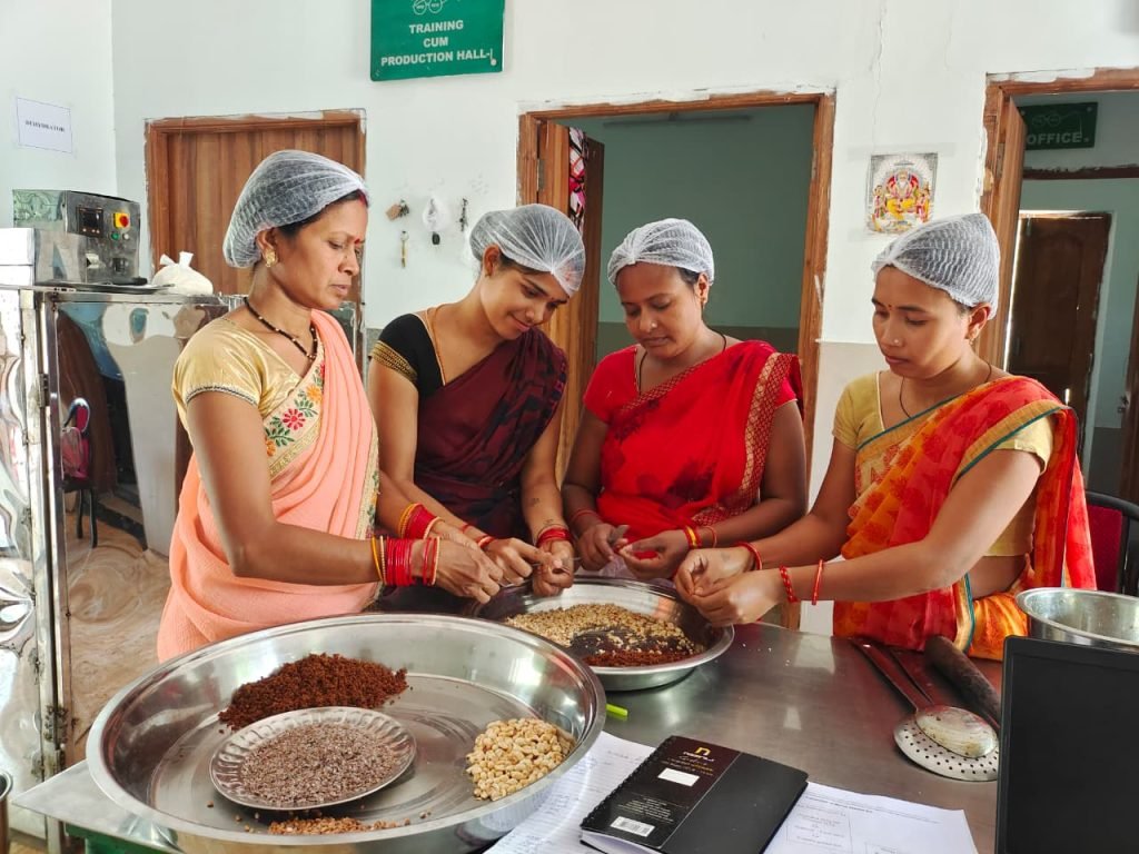 महुआ ने बदली महिलाओं की जिंदगी,वन धन योजना से मिली आत्मनिर्भरता की नई पहचान…