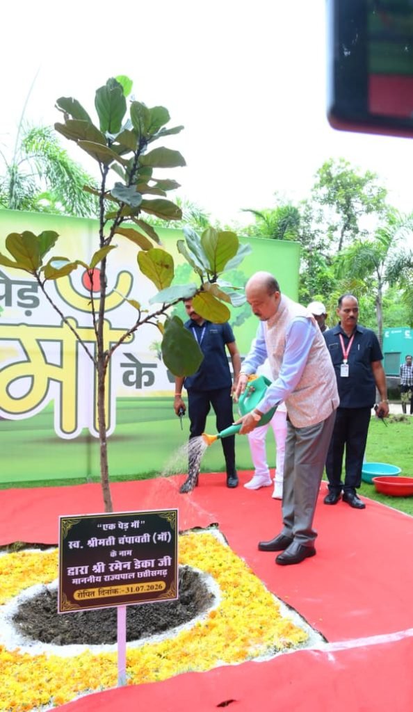 राज्यपाल ने ‘एक पेड़ मां के नाम’ अभियान के तहत लगाया पौधा