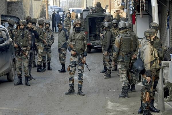 जम्मू-कश्मीर के कुलगाम में आतंकी हमला, नाम पूछकर श्रमिकों को मारी गोली, हमले में 2 की मौत