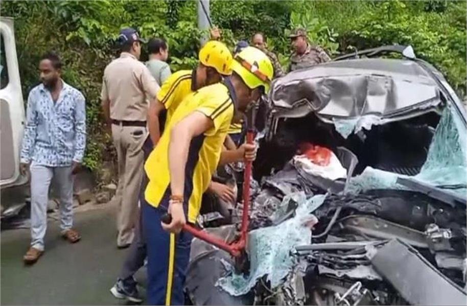 ऋषिकेश-बद्रीनाथ हाईवे पर डंपर की टक्कर से कार के उड़े परखच्चे, भाई-बहन की मौत
