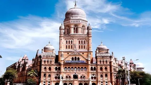 मुंबई के ताज लैंड्स एंड पर BMC ने ठोका 5 करोड़ रुपये का जुर्माना