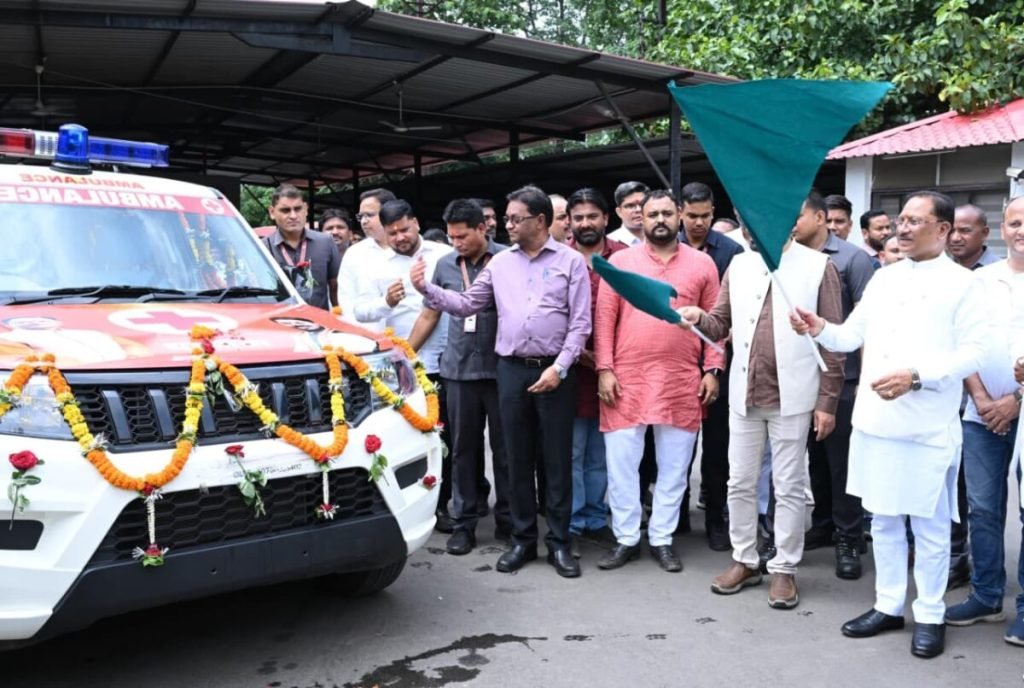 मुख्यमंत्री श्री विष्णु देव साय ने धरसींवा विधानसभा को दी निःशुल्क एम्बुलेंस की सौगात
