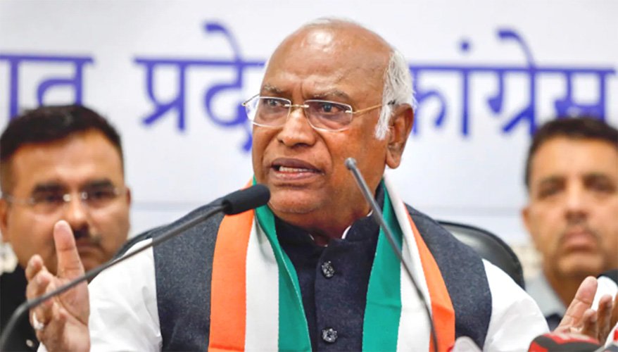 बीजेपी मंत्री के थप्पड़ कांड पर भड़के मल्लिकार्जुन खरगे, ED-CBI और जनता पर कार्रवाई को लेकर उठाए सवाल