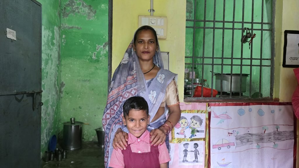 एक लाख रुपये के बॉन्ड से बेटी की शिक्षा और भविष्य को मिला आर्थिक संबल