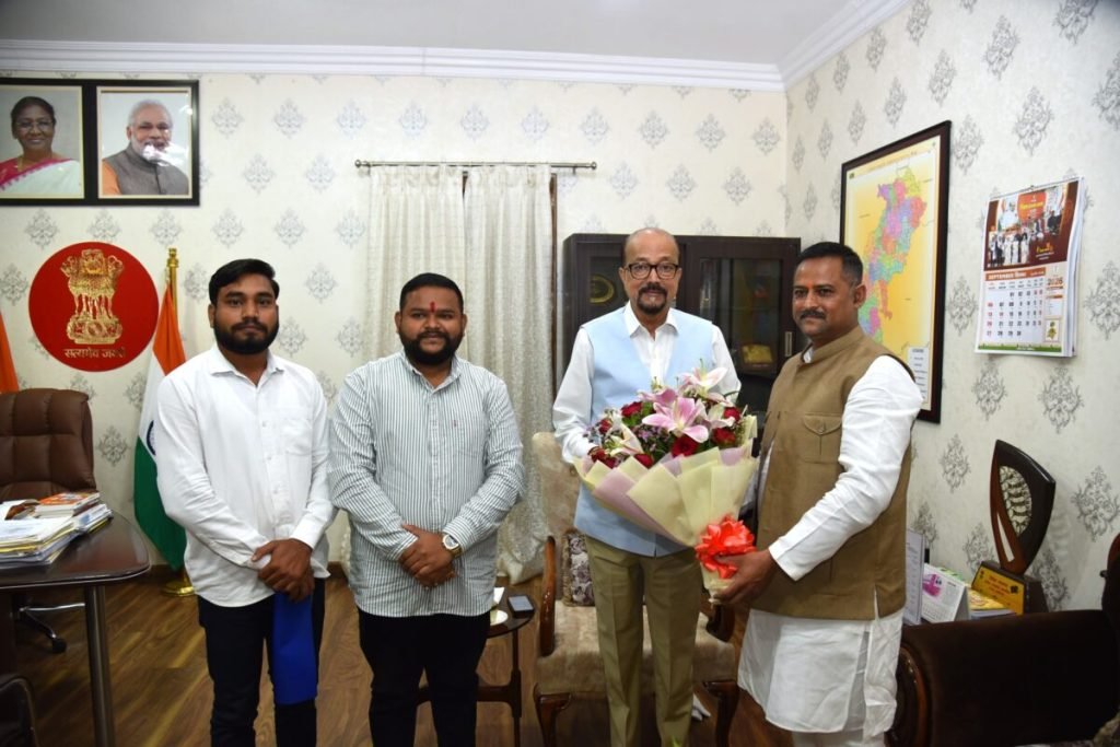 अखिल भारतीय कुर्मी क्षत्रिय महासभा के प्रतिनिधिमंडल की राज्यपाल रमेन डेका से सौजन्य मुलाकात, प्रस्तावित कार्यक्रम के लिए सौंपा निमंत्रण