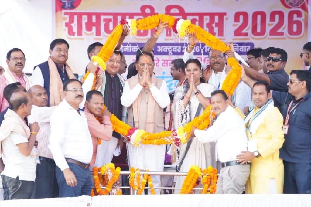 गढ़फुलझर में बाबा बिशासहे कुल कोलता समाज के वार्षिक स्नेह सम्मेलन एवं बंधु मिलन में शामिल हुए मुख्यमंत्री श्री साय