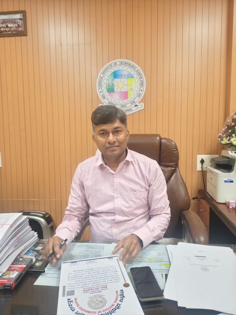 श्री अशोक कुमार गुप्ता ने एनआईटी रायपुर के कुलसचिव का कार्यभार संभाला
