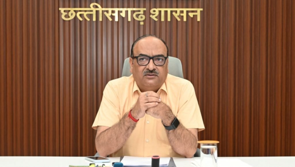 शासकीय योजनाओं के क्रियान्वयन और निर्माण कार्यों में तेजी लाई जाएरू मुख्य सचिव श्री विकासशील