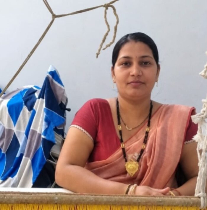 उन्नत उपकरण सहायता योजना से टोकेश्वरी साहू को बुनाई कार्य में मिली सहूलियत