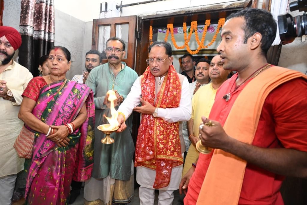 मुख्यमंत्री श्री विष्णु देव साय ने मां काली और मां दुर्गा की पूजा-अर्चना कर प्रदेश की सुख-समृद्धि की कामना की